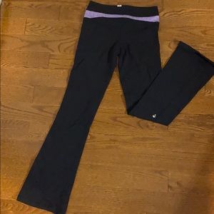Ivivva yoga pants with design at top
